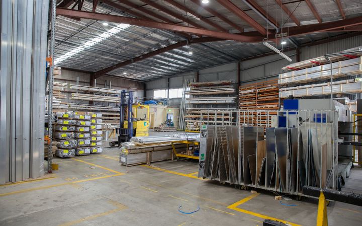 10 warehouse tracking tips for small business